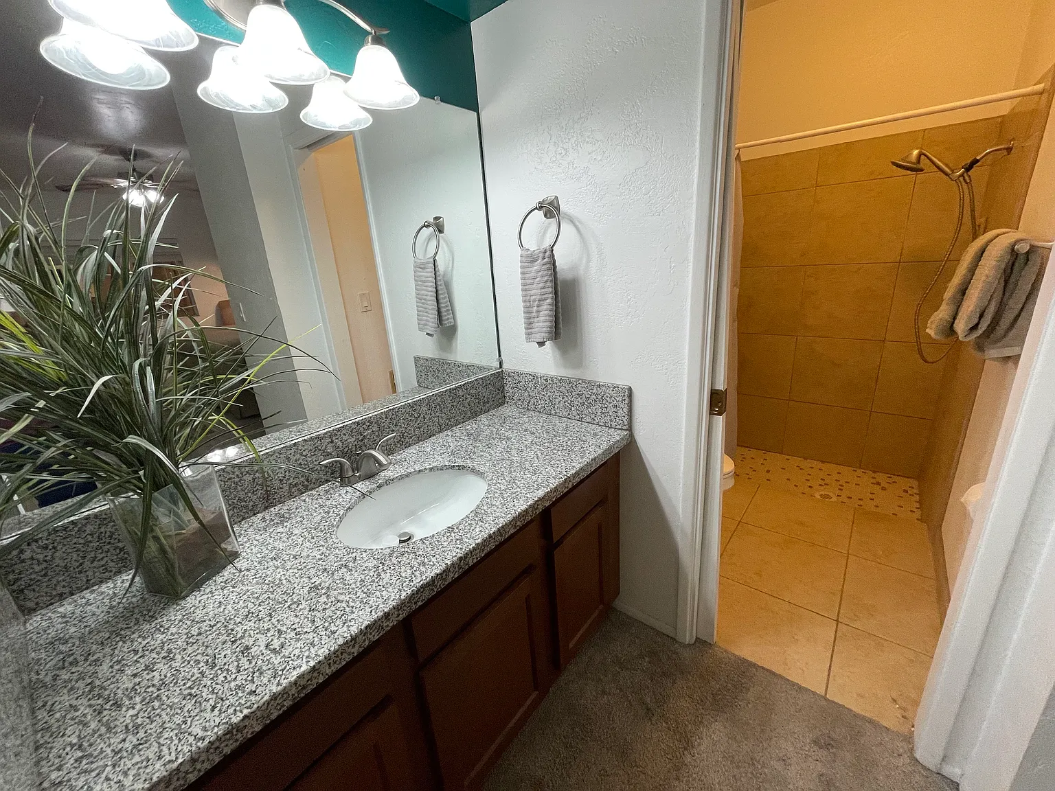 2 bed, 2197 sqft, $2,100 — Photo 4