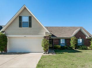 8181 Martin Dr, Southaven, MS 38671
