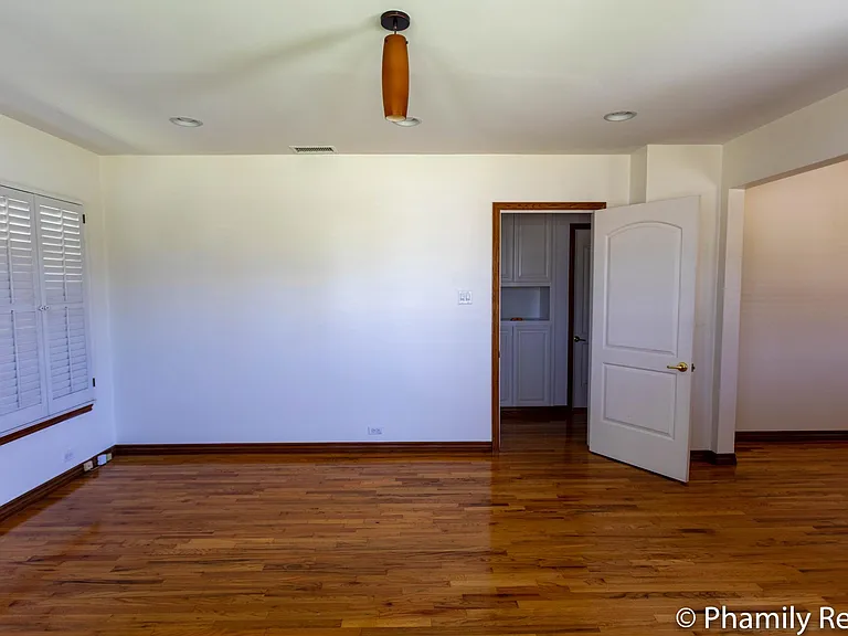 3238 Hempstead Ave — Photo 7