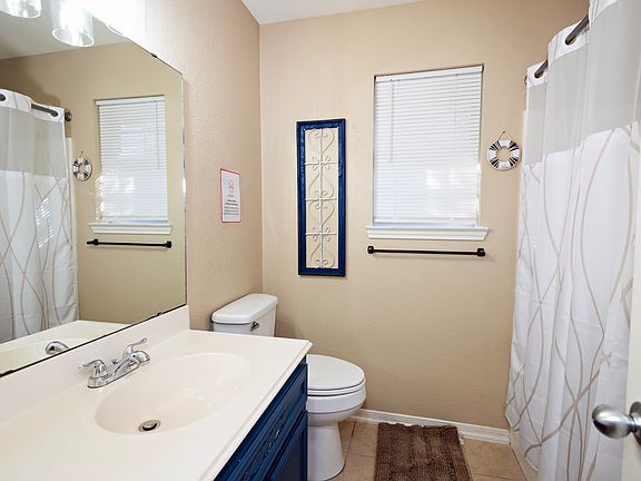 3rd image of 402 Diana Ln Room 2