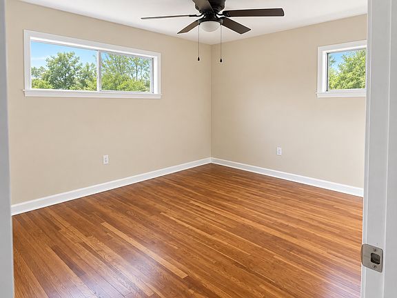 5th image of 102 Hilltop Dr