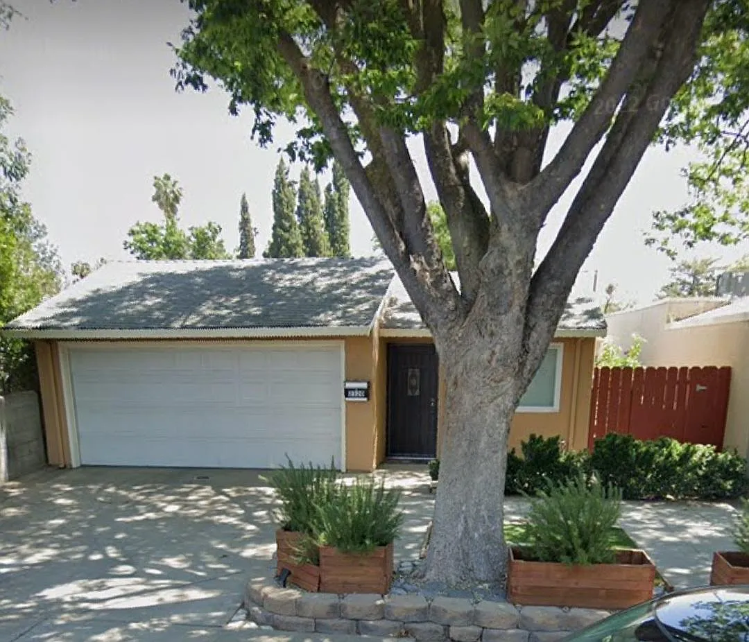 2320 Saint James Pl photo 1