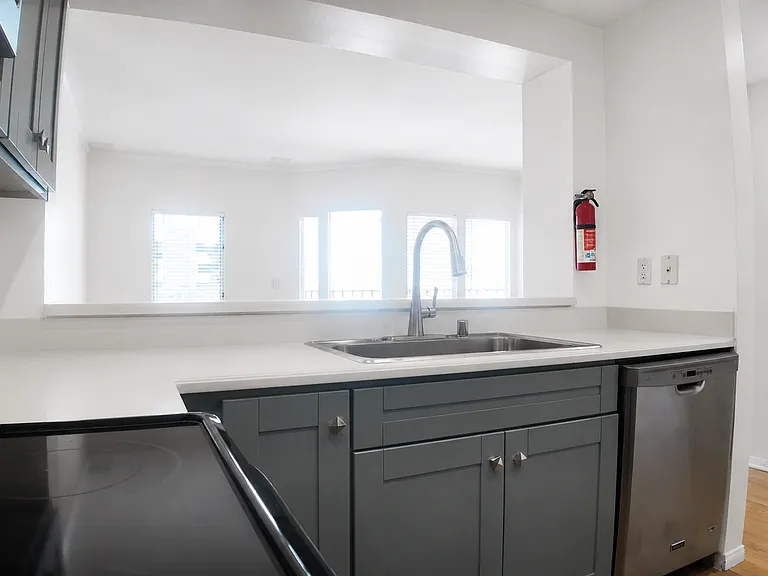 655 Columbia St #313 — Photo 5