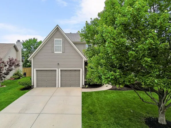 16056 S Stagecoach Dr, Olathe, KS 66062