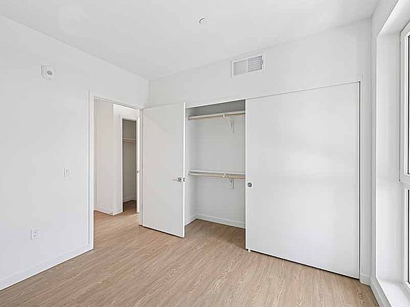 5th image of 3045 S Crenshaw Blvd #623