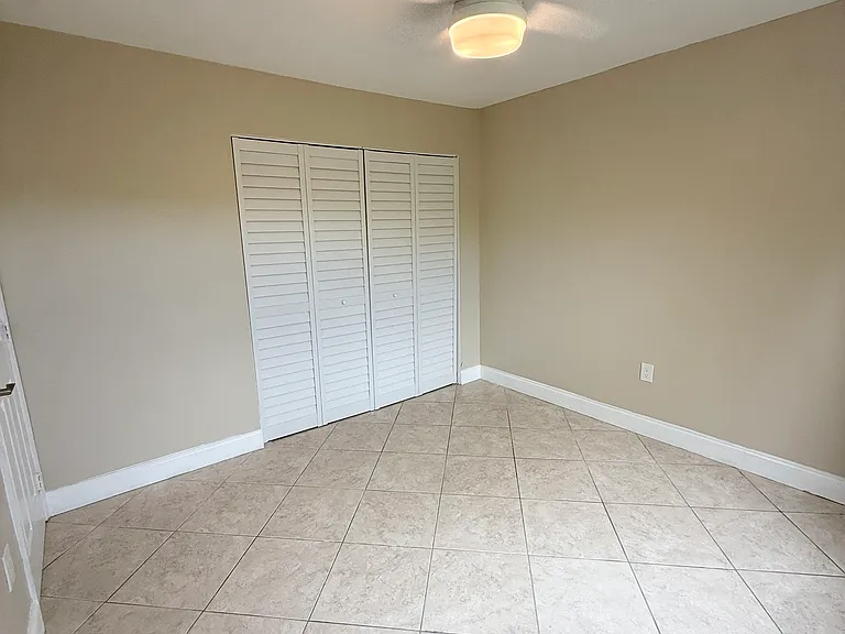 2920 SW 28th St #407 — Photo 6