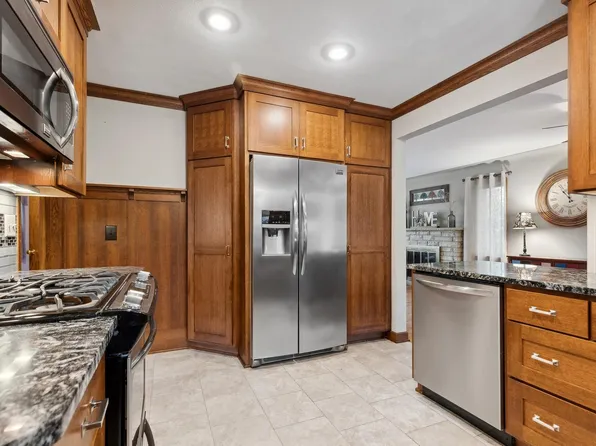 8214 Old Cedar Ave S, Bloomington, MN 55425