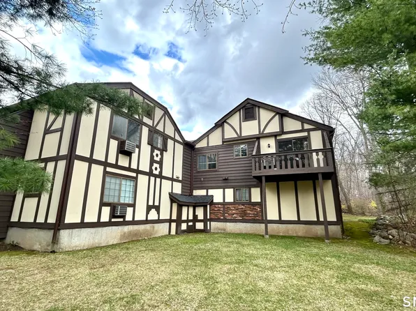 8 Derby Ct #8, Brookfield, CT 06804