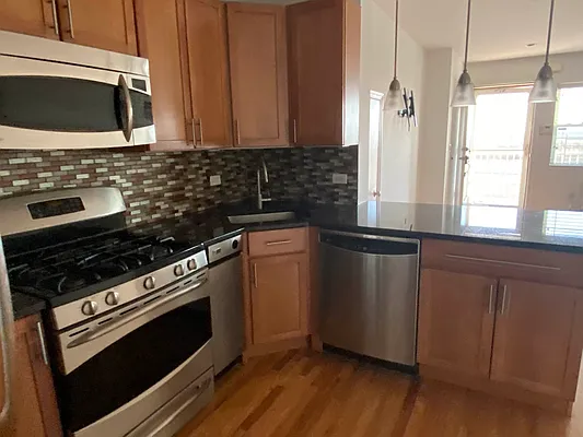 Sold by Robin Shapiro, LREB | media 5