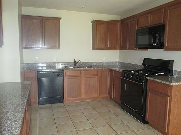 3rd image of 2908 Emerald Dr