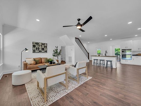4th image of 1736 Barker Rd