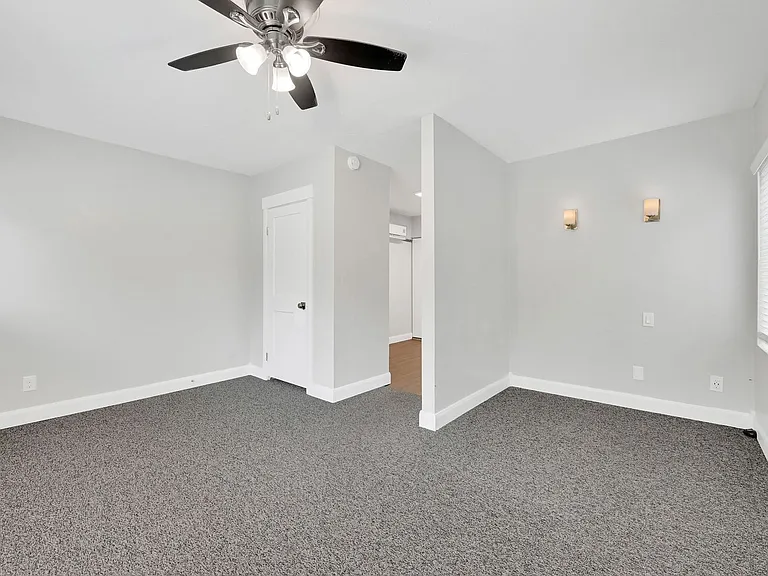 Jefferson Avenue Apartments — Photo 38