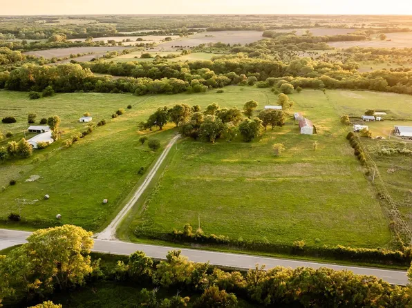 12140 Miller Rd, Harveyville, KS 66431