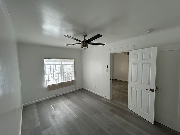 3rd image of 815 1/2 W 62nd Pl #815-1/2