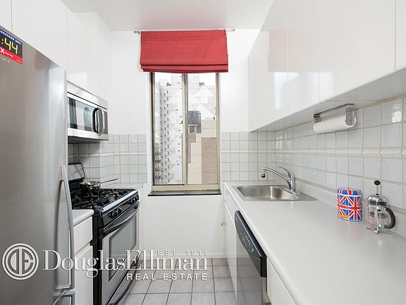 3rd image of 232-236 E 47th St #34F