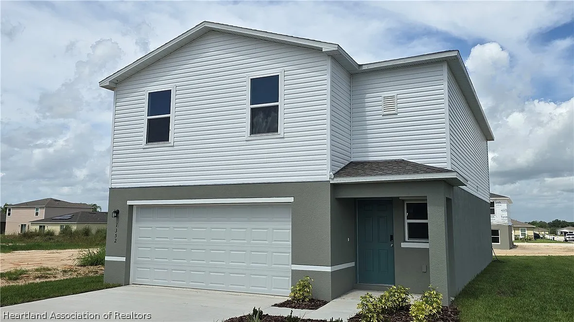 3 bed, 2.5 bath, 2047 sqft, $2,100 — Photo 1