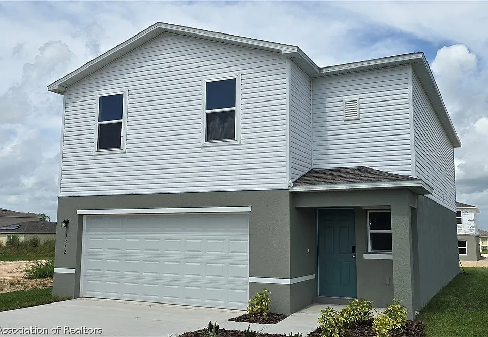 1352 Stone Ridge Cir