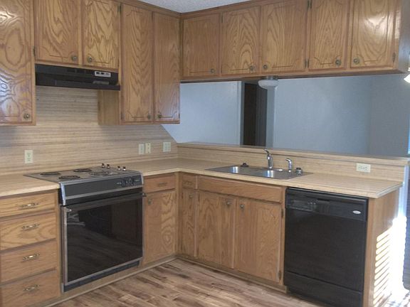 4th image of 102 Willow Creek Ct APT A