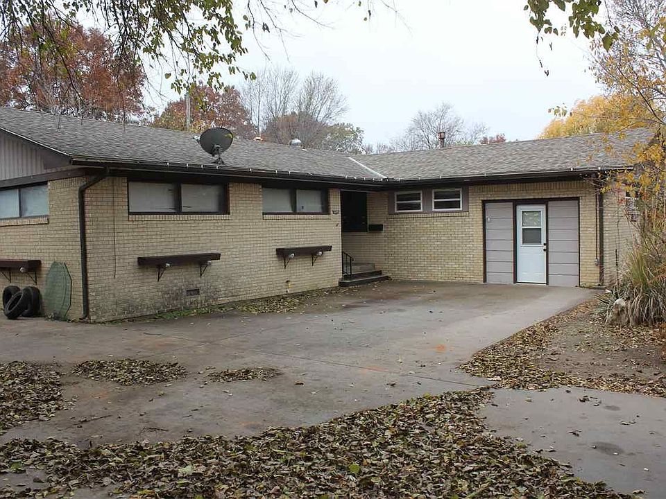 2nd image of 2517 W 25th St N