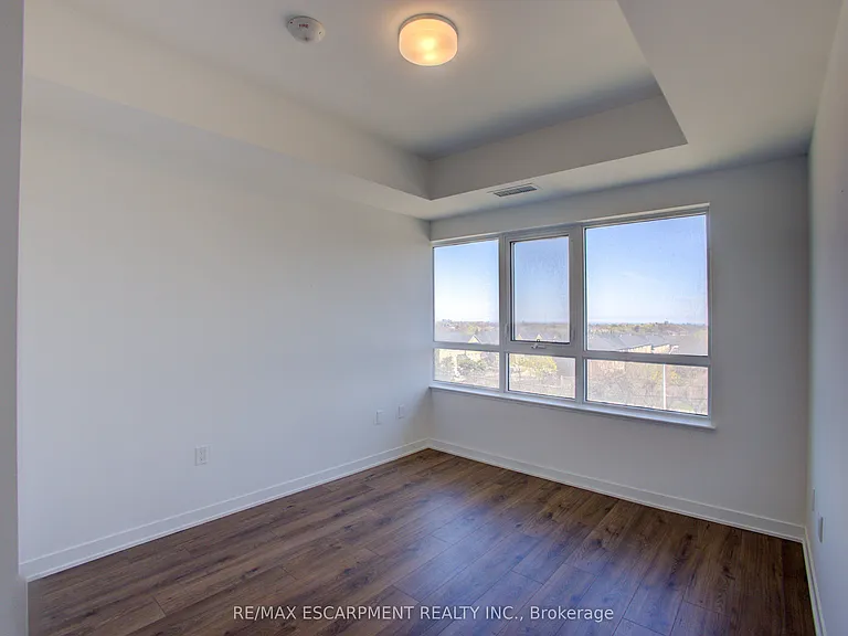 395 Dundas St W #413 — Photo 18