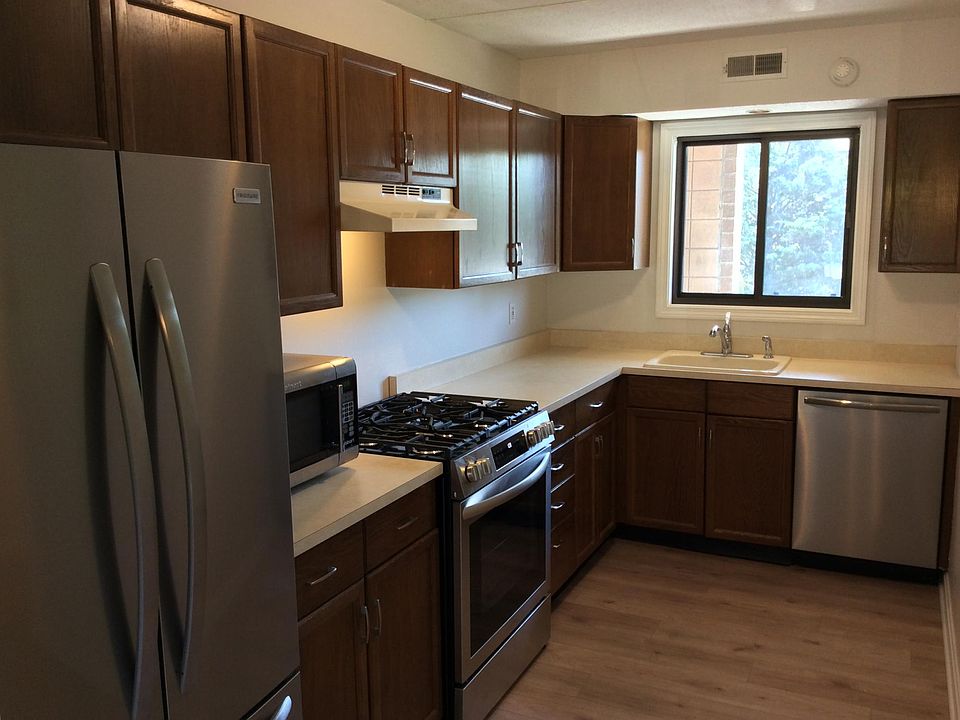 1st image of 650 E Greenwich Ave #211