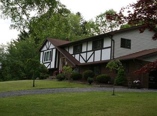 2330 Sandee Ln, Stroudsburg, PA 18360