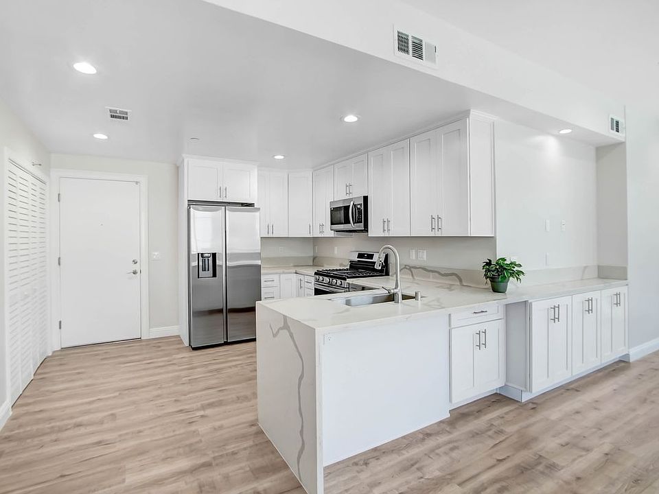 1st image of 11753 Iowa Ave #201