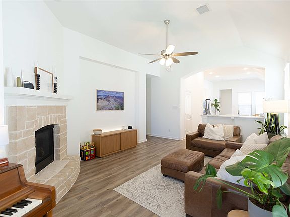 3rd image of 3918 Southbend Ct