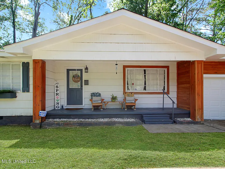 1849 Parkridge Dr — Photo 3