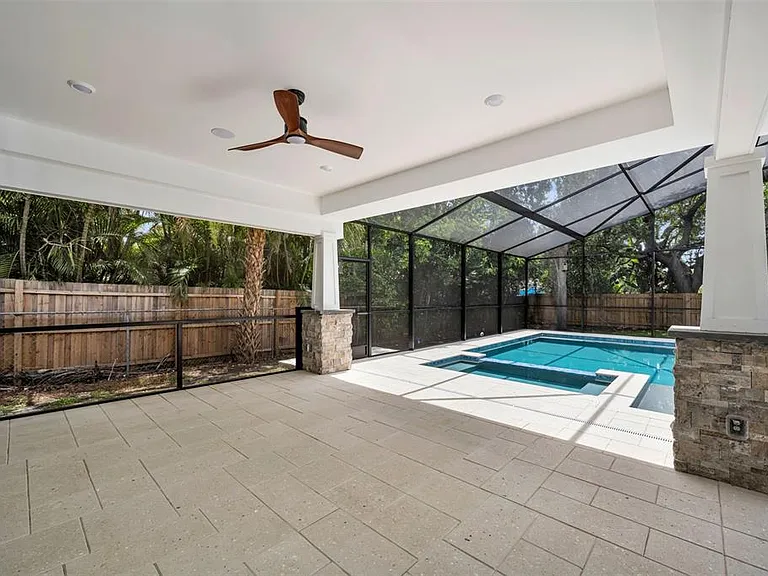 522 Louden Ave — Photo 43