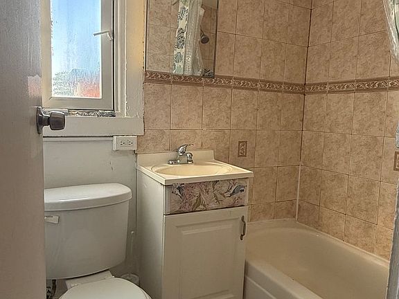 3rd image of 115 Oranton St