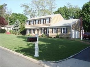 5 Rustic Rd, Miller Place, NY 11764