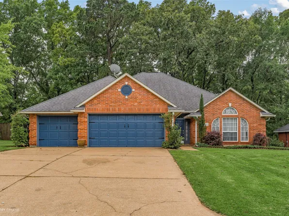 210 Country Club Dr, Benton, LA 71006