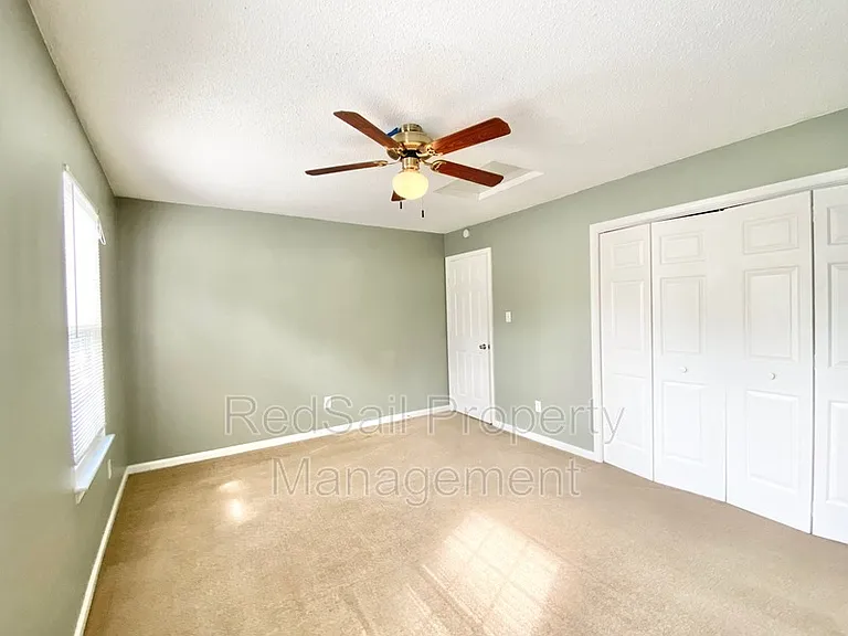 213 N Hunt Club Run — Photo 18