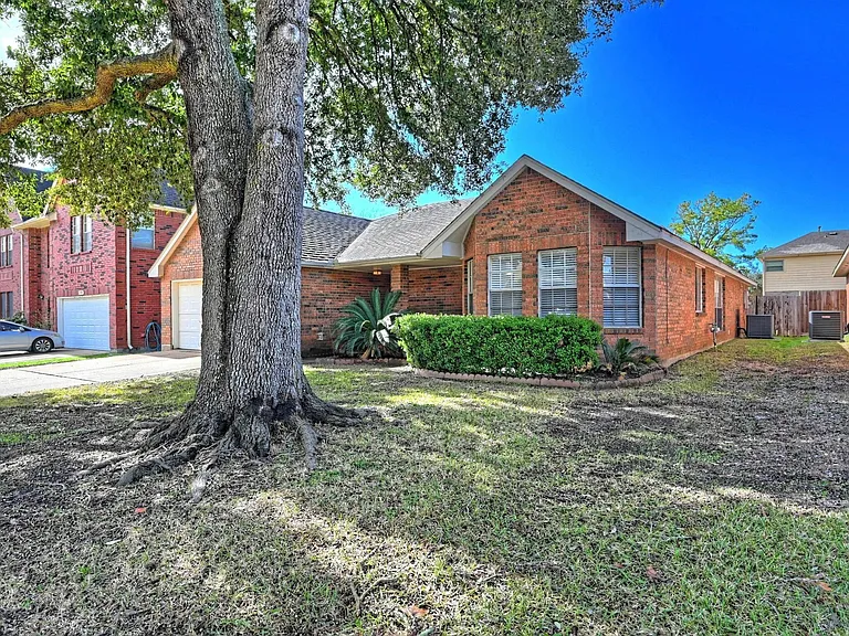 1226 Berrystone Trl — Photo 3