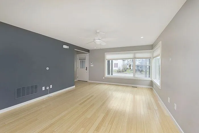 3 bed, 2.5 bath, 1969 sqft, $2,350 — Photo 4