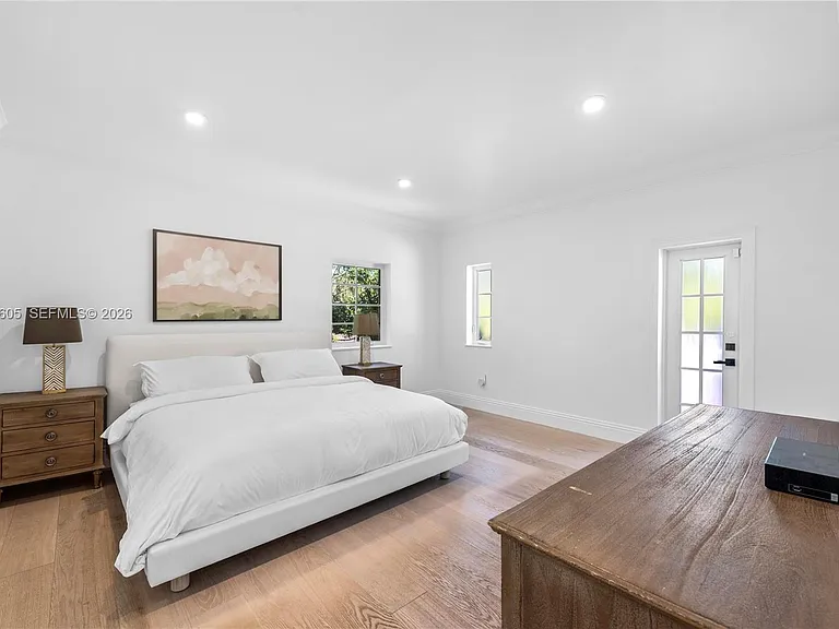 5236 Pine Tree Dr — Photo 32