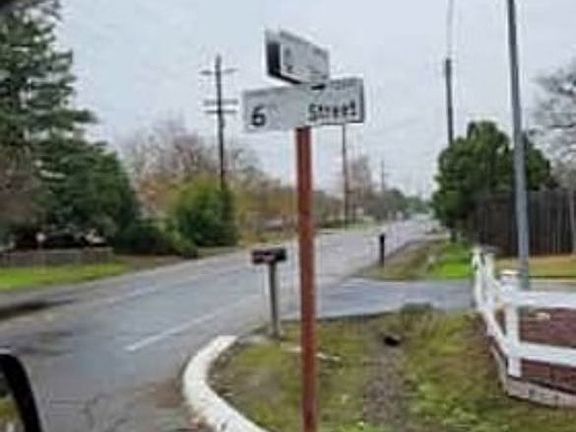 Exterior Neighborhood (street photo)