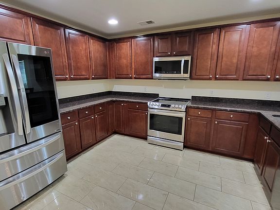 2nd image of 420 Lions Den Dr