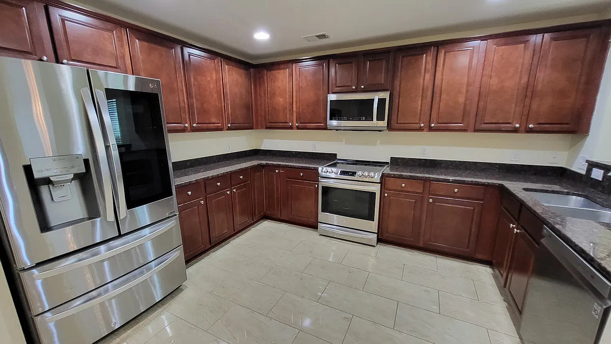 Building Photo - 420 Lions Den Dr