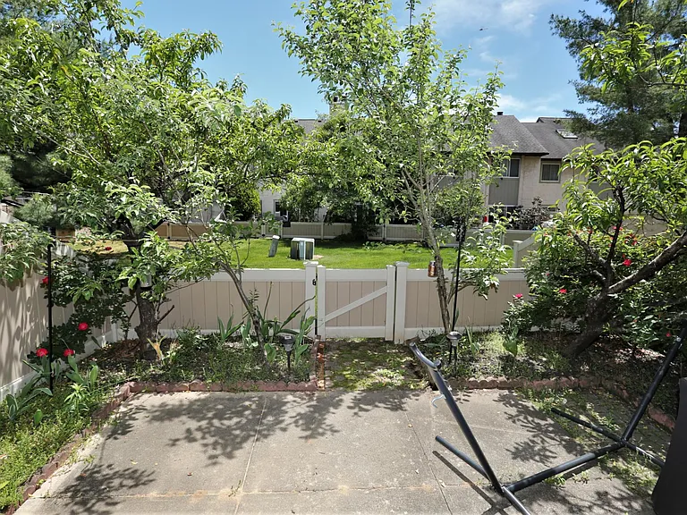 94 Tennyson Dr — Photo 19