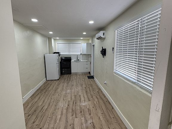 3rd image of 664 Colson Dr #1