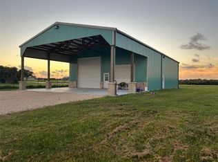 185 E Tiki Dr, Seadrift, TX 77983
