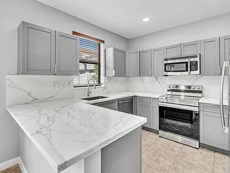 3320 W 90th St — Photo 26