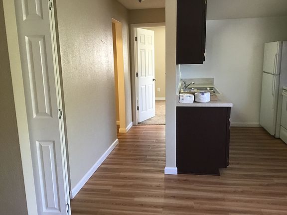 3rd image of 827 37th Ave APT 203