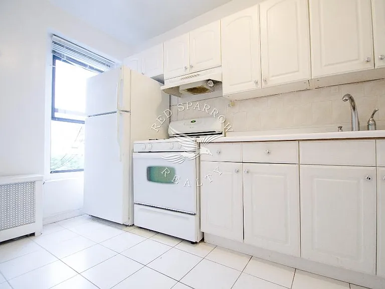 178 E 109th St #FOUR — Photo 11