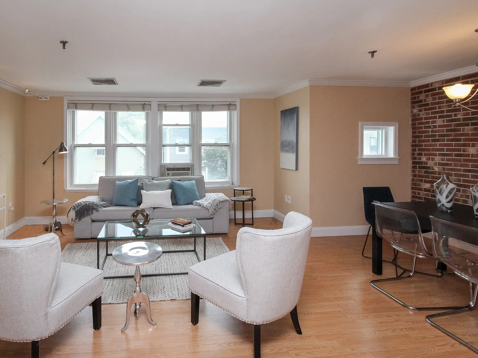 161 W 6th St — Photo 1