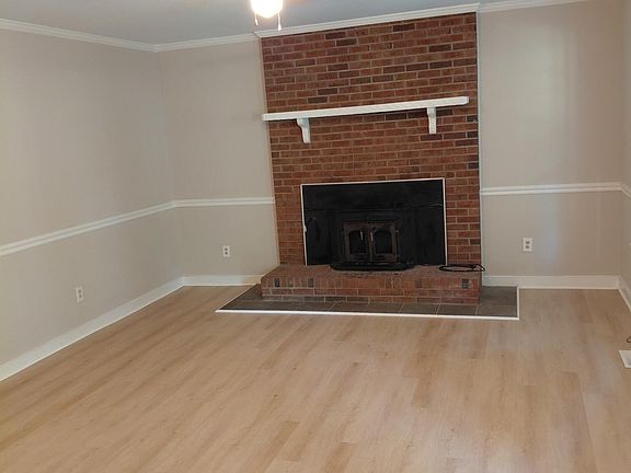 5th image of 804 Olive St