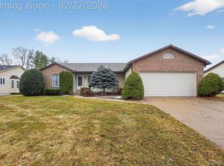 7479 Country Meadow Dr, Swartz Creek, MI 48473