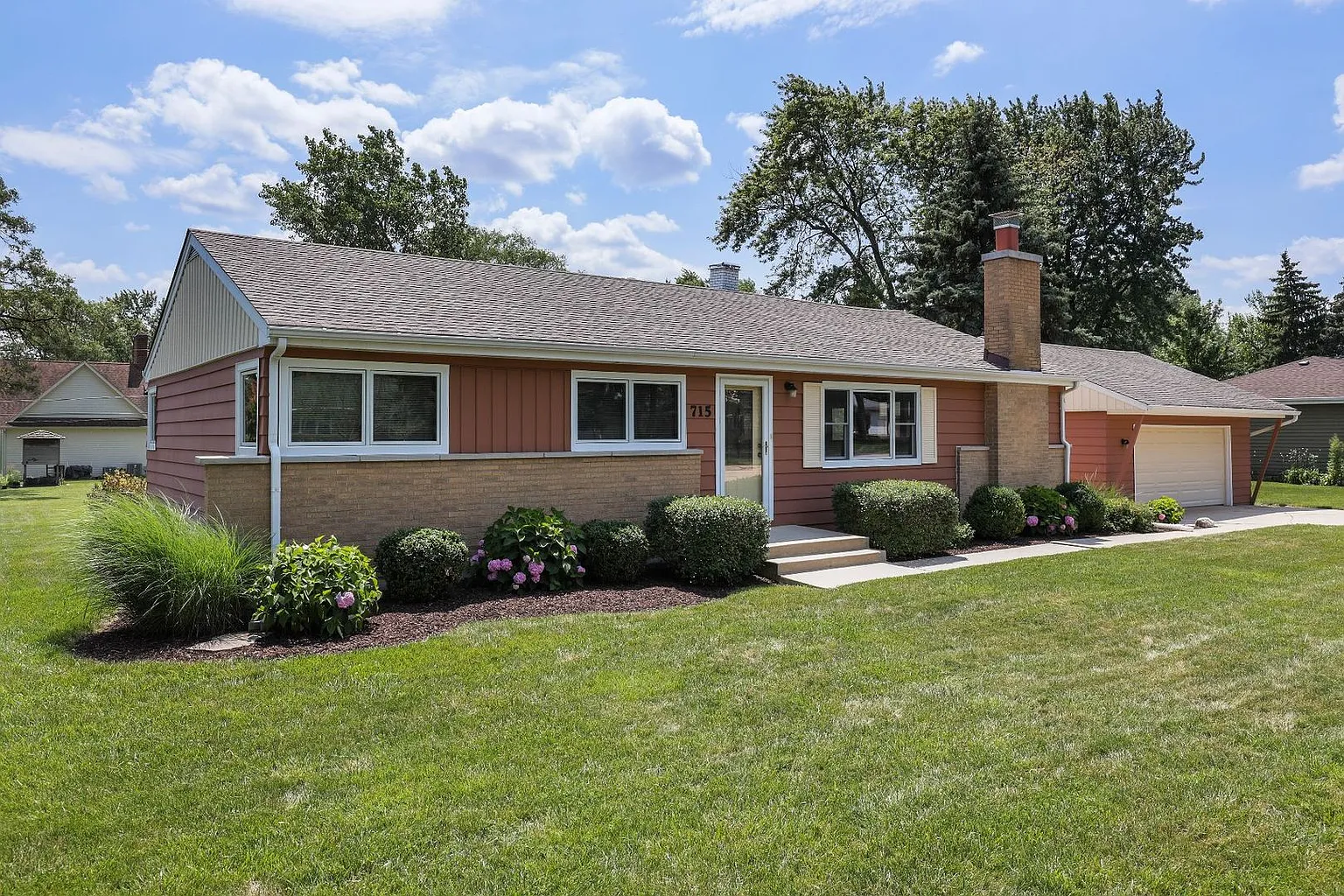715 67th Pl photo 1